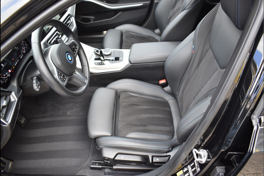 BMW 3 Serie Touring 330e xDrive M-Sport 292 Pk Pano Head-Up Laser Leder 19 Inch BMW 3 Serie Touring 330e xDrive M-Sport 292 Pk Pano Head-Up Laser Leder 19 Inch