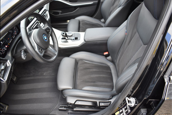 BMW 3 Serie Touring 330e xDrive M-Sport 292 Pk Pano Head-Up Laser Leder 19 Inch BMW 3 Serie Touring 330e xDrive M-Sport 292 Pk Pano Head-Up Laser Leder 19 Inch