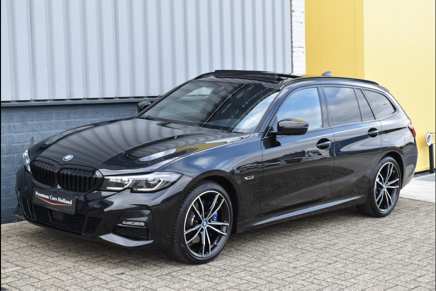 BMW 3 Serie Touring 330e xDrive M-Sport 292 Pk Pano Head-Up Laser Leder 19 Inch BMW 3 Serie Touring 330e xDrive M-Sport 292 Pk Pano Head-Up Laser Leder 19 Inch