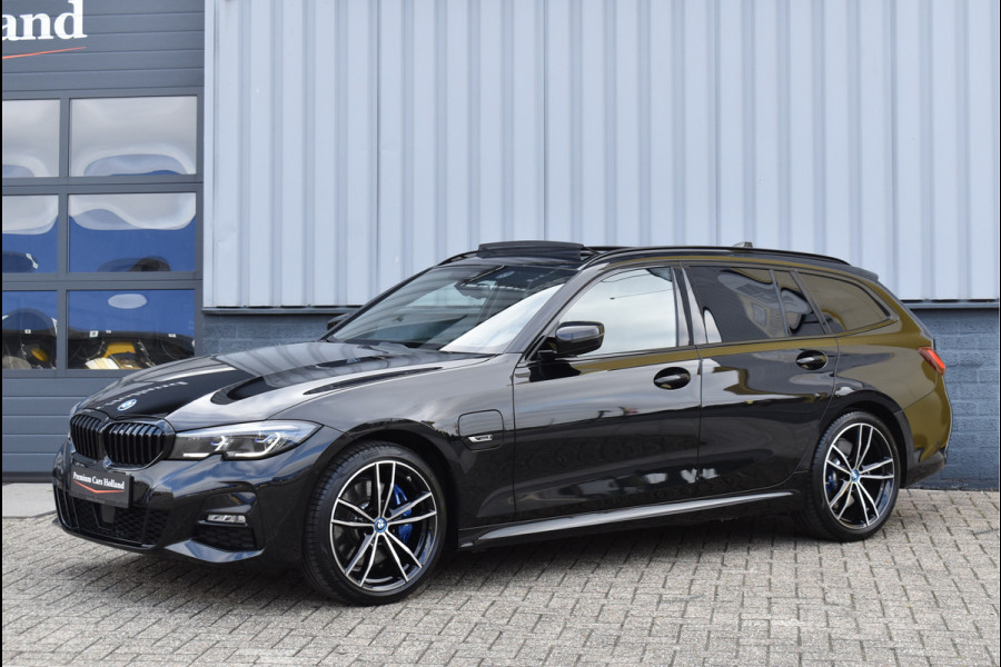 BMW 3 Serie Touring 330e xDrive M-Sport 292 Pk Pano Head-Up Laser Leder 19 Inch BMW 3 Serie Touring 330e xDrive M-Sport 292 Pk Pano Head-Up Laser Leder 19 Inch