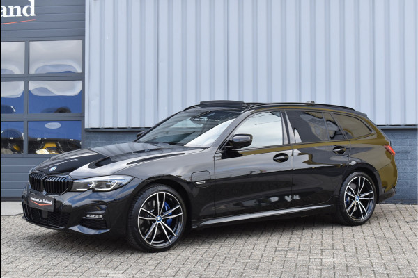 BMW 3 Serie Touring 330e xDrive M-Sport 292 Pk Pano Head-Up Laser Leder 19 Inch BMW 3 Serie Touring 330e xDrive M-Sport 292 Pk Pano Head-Up Laser Leder 19 Inch