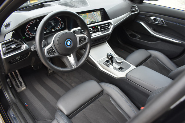 BMW 3 Serie Touring 330e xDrive M-Sport 292 Pk Pano Head-Up Laser Leder 19 Inch BMW 3 Serie Touring 330e xDrive M-Sport 292 Pk Pano Head-Up Laser Leder 19 Inch