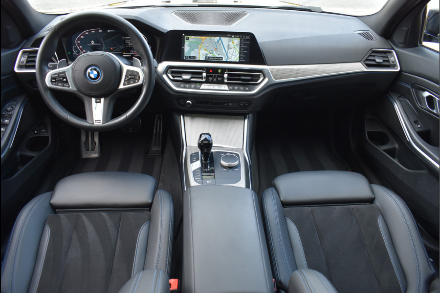 BMW 3 Serie Touring 330e xDrive M-Sport 292 Pk Pano Head-Up Laser Leder 19 Inch BMW 3 Serie Touring 330e xDrive M-Sport 292 Pk Pano Head-Up Laser Leder 19 Inch