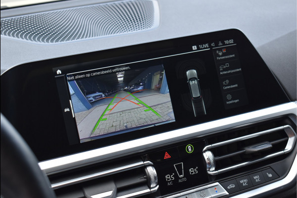 BMW 3 Serie Touring 330e xDrive M-Sport 292 Pk Pano Head-Up Laser Leder 19 Inch BMW 3 Serie Touring 330e xDrive M-Sport 292 Pk Pano Head-Up Laser Leder 19 Inch