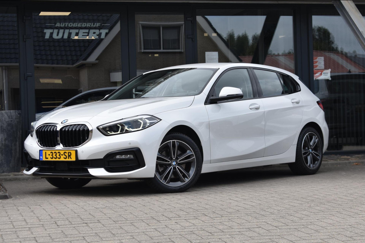 BMW 1-serie 118i Sport line | STOELVERWARMING | APPLE CARPLAY | ANDROID AUTO | NAP | SFEERVERLICHTING BMW 1-serie 118i Sport line | STOELVERWARMING | APPLE CARPLAY | ANDROID AUTO | NAP | SFEERVERLICHTING