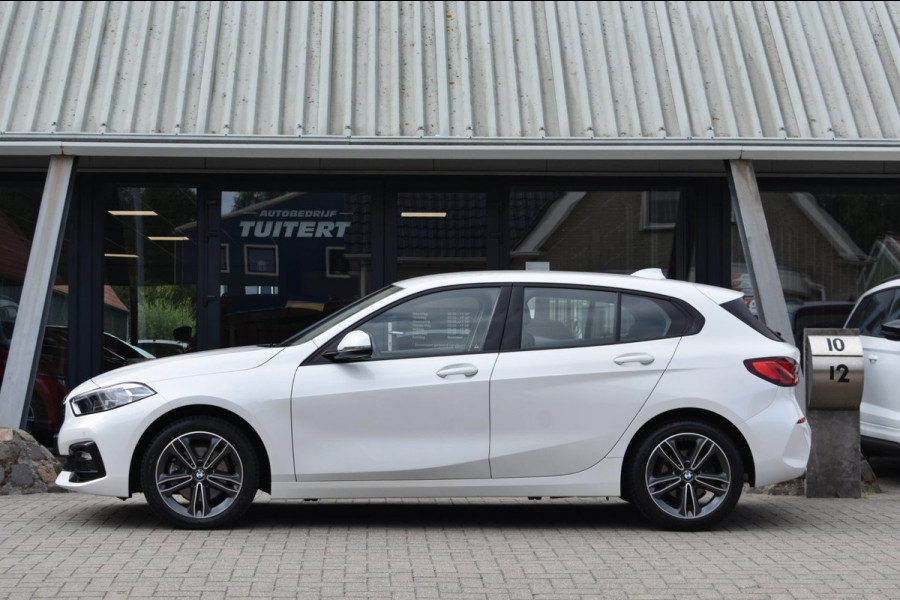 BMW 1-serie 118i Sport line | STOELVERWARMING | APPLE CARPLAY | ANDROID AUTO | NAP | SFEERVERLICHTING