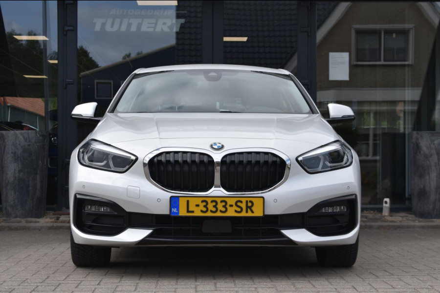 BMW 1-serie 118i Sport line | STOELVERWARMING | APPLE CARPLAY | ANDROID AUTO | NAP | SFEERVERLICHTING