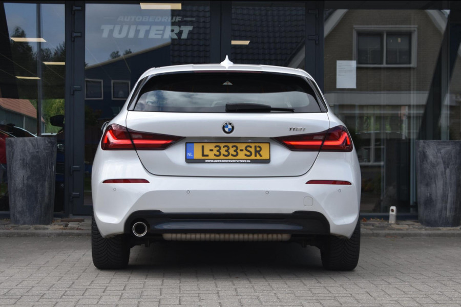 BMW 1-serie 118i Sport line | STOELVERWARMING | APPLE CARPLAY | ANDROID AUTO | NAP | SFEERVERLICHTING