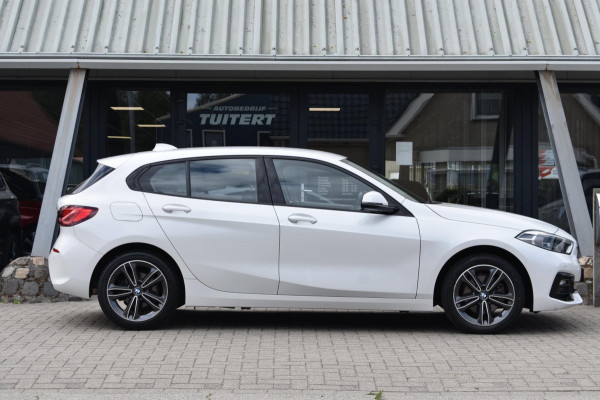 BMW 1-serie 118i Sport line | STOELVERWARMING | APPLE CARPLAY | ANDROID AUTO | NAP | SFEERVERLICHTING