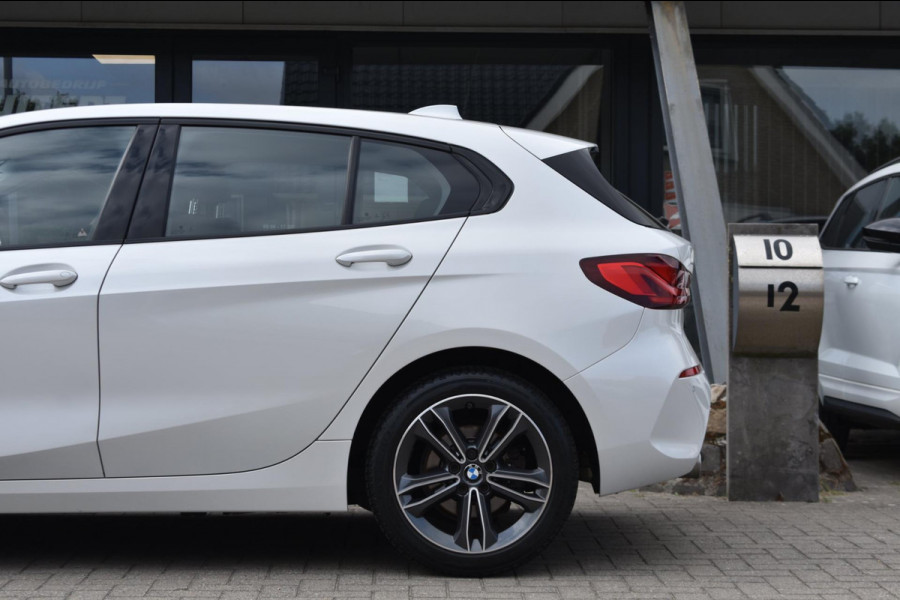BMW 1-serie 118i Sport line | STOELVERWARMING | APPLE CARPLAY | ANDROID AUTO | NAP | SFEERVERLICHTING