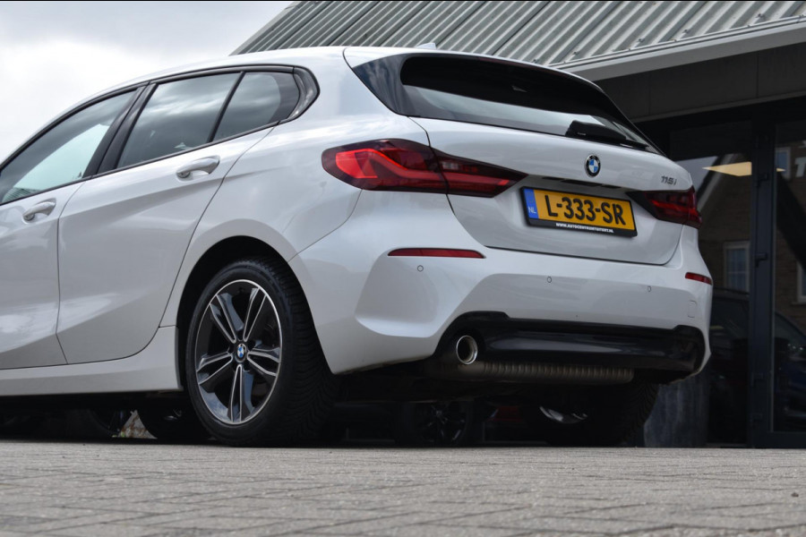 BMW 1-serie 118i Sport line | STOELVERWARMING | APPLE CARPLAY | ANDROID AUTO | NAP | SFEERVERLICHTING