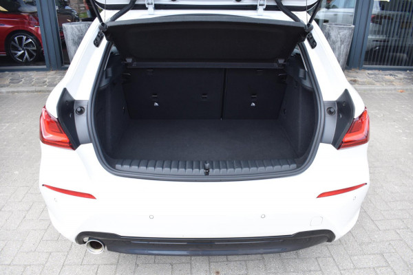 BMW 1-serie 118i Sport line | STOELVERWARMING | APPLE CARPLAY | ANDROID AUTO | NAP | SFEERVERLICHTING