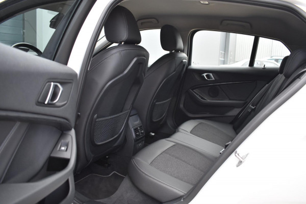 BMW 1-serie 118i Sport line | STOELVERWARMING | APPLE CARPLAY | ANDROID AUTO | NAP | SFEERVERLICHTING