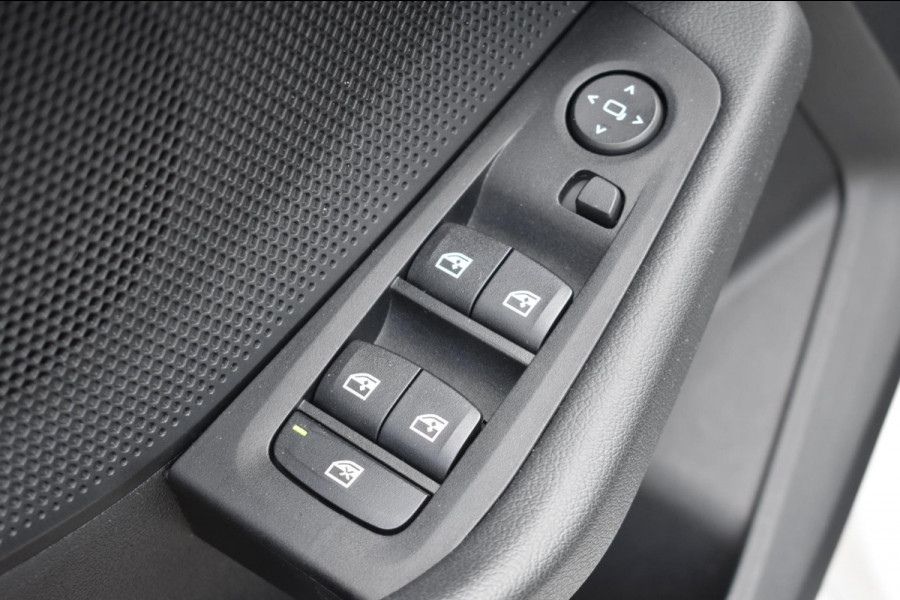 BMW 1-serie 118i Sport line | STOELVERWARMING | APPLE CARPLAY | ANDROID AUTO | NAP | SFEERVERLICHTING