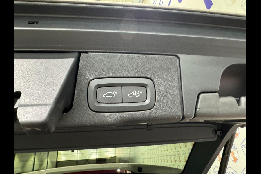 Volvo XC60 2.0 T5 Momentum | Pano | Camera | Dodehoek | ACC | Memory