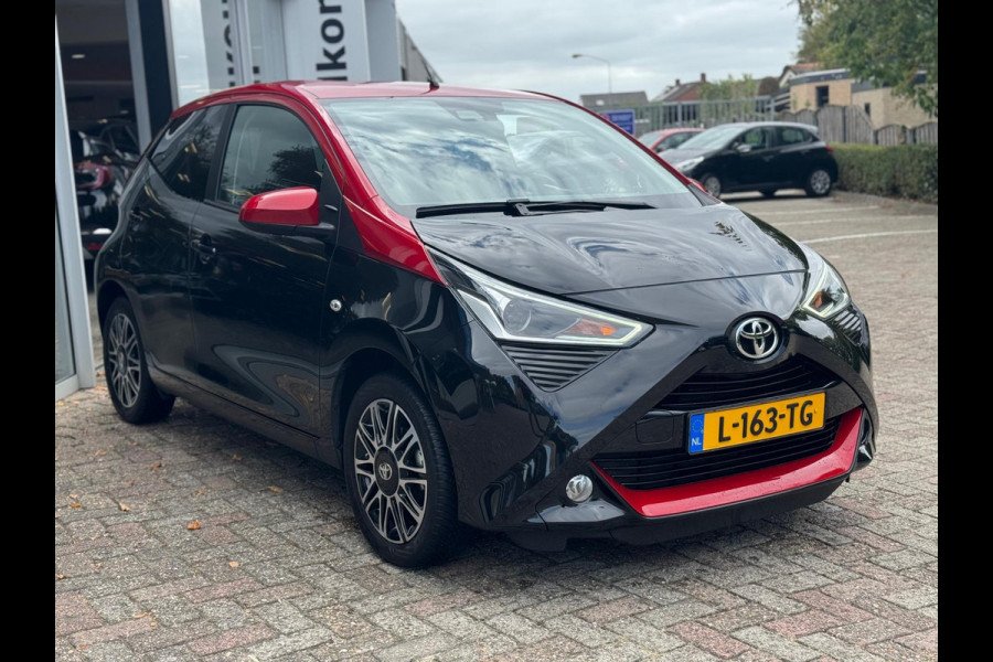 Toyota Aygo 1.0 VVT-i x-clusiv / Lederen bekleding / Climate Controle / Handsfree/ Carplay