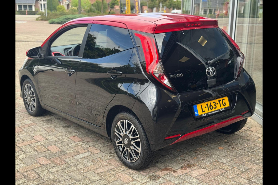Toyota Aygo 1.0 VVT-i x-clusiv / Lederen bekleding / Climate Controle / Handsfree/ Carplay