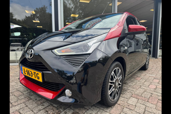 Toyota Aygo 1.0 VVT-i x-clusiv / Lederen bekleding / Climate Controle / Handsfree/ Carplay