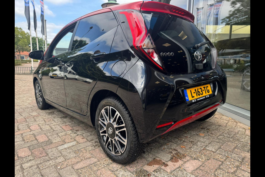 Toyota Aygo 1.0 VVT-i x-clusiv / Lederen bekleding / Climate Controle / Handsfree/ Carplay