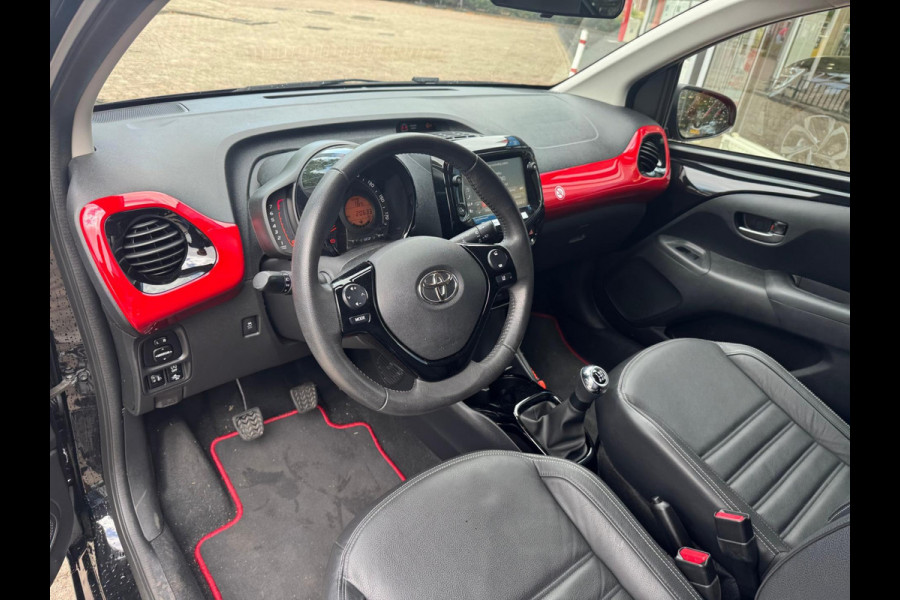 Toyota Aygo 1.0 VVT-i x-clusiv / Lederen bekleding / Climate Controle / Handsfree/ Carplay
