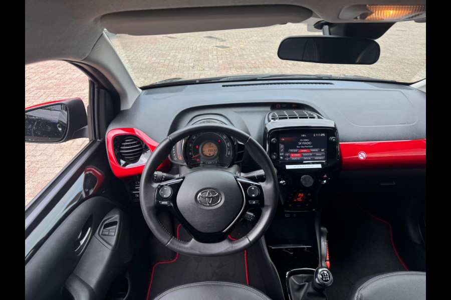 Toyota Aygo 1.0 VVT-i x-clusiv / Lederen bekleding / Climate Controle / Handsfree/ Carplay