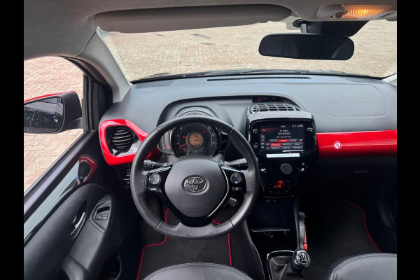 Toyota Aygo 1.0 VVT-i x-clusiv / Lederen bekleding / Climate Controle / Handsfree/ Carplay