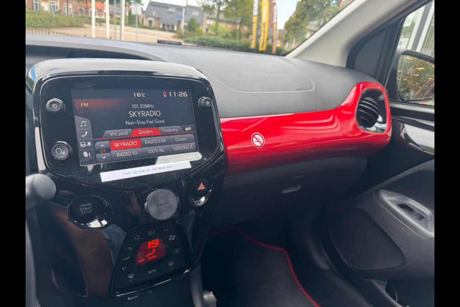 Toyota Aygo 1.0 VVT-i x-clusiv / Lederen bekleding / Climate Controle / Handsfree/ Carplay