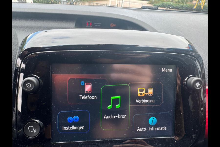 Toyota Aygo 1.0 VVT-i x-clusiv / Lederen bekleding / Climate Controle / Handsfree/ Carplay