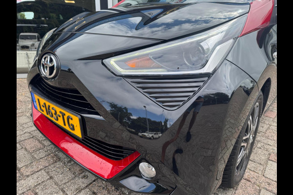 Toyota Aygo 1.0 VVT-i x-clusiv / Lederen bekleding / Climate Controle / Handsfree/ Carplay