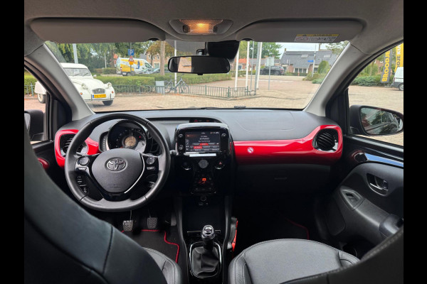 Toyota Aygo 1.0 VVT-i x-clusiv / Lederen bekleding / Climate Controle / Handsfree/ Carplay