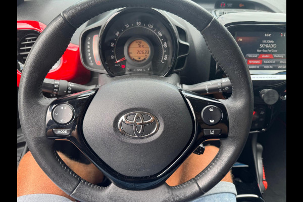 Toyota Aygo 1.0 VVT-i x-clusiv / Lederen bekleding / Climate Controle / Handsfree/ Carplay
