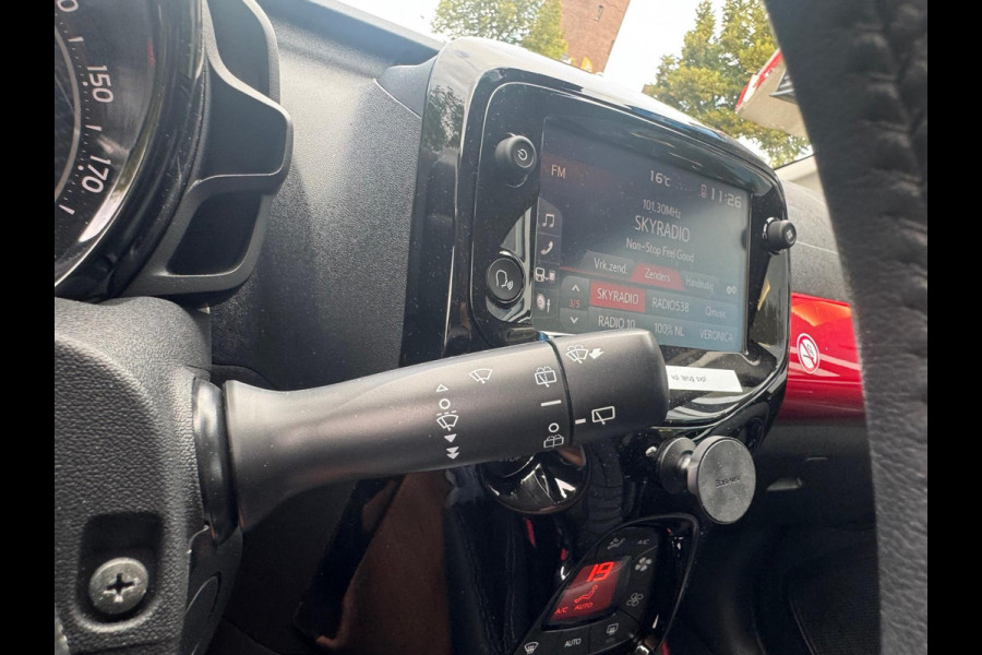 Toyota Aygo 1.0 VVT-i x-clusiv / Lederen bekleding / Climate Controle / Handsfree/ Carplay