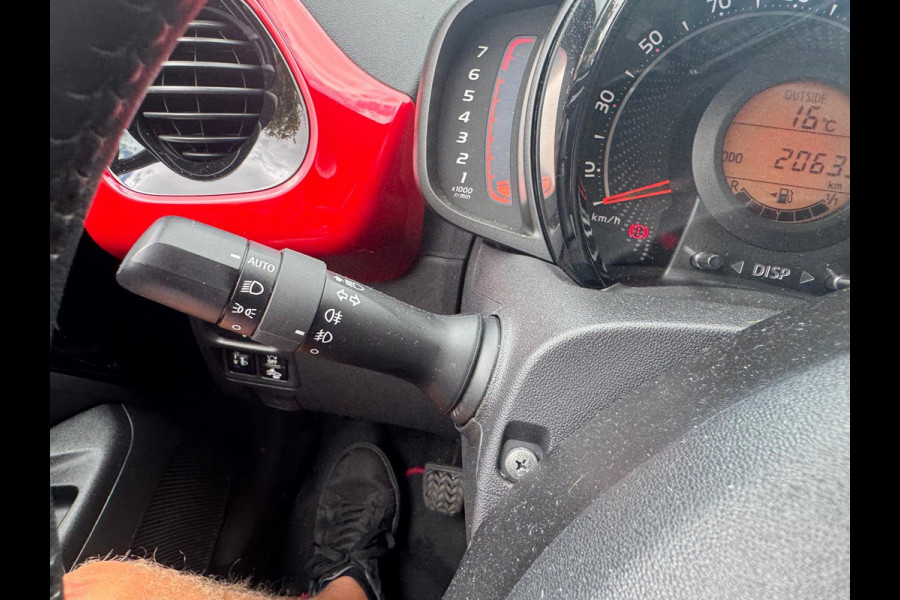 Toyota Aygo 1.0 VVT-i x-clusiv / Lederen bekleding / Climate Controle / Handsfree/ Carplay