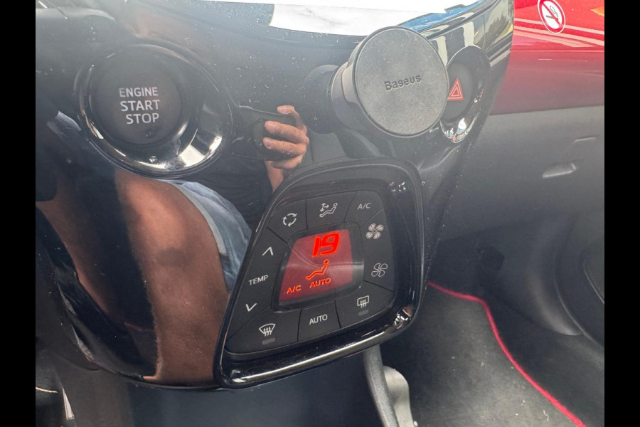 Toyota Aygo 1.0 VVT-i x-clusiv / Lederen bekleding / Climate Controle / Handsfree/ Carplay