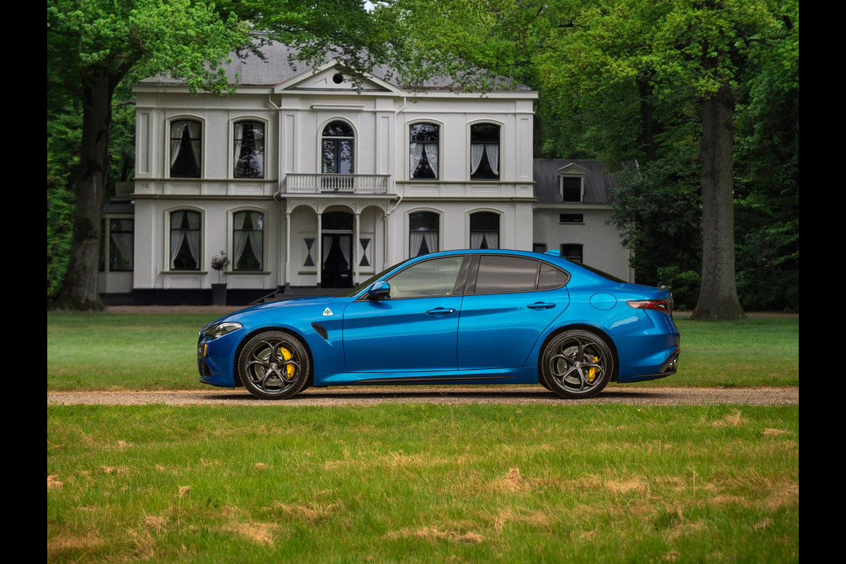Alfa Romeo Giulia 2.9 V6 Quadrifoglio | Adapt. cruise | Blu Misano | Prins onderhouden Alfa Romeo Giulia 2.9 V6 Quadrifoglio | Adapt. cruise | Blu Misano | Prins onderhouden