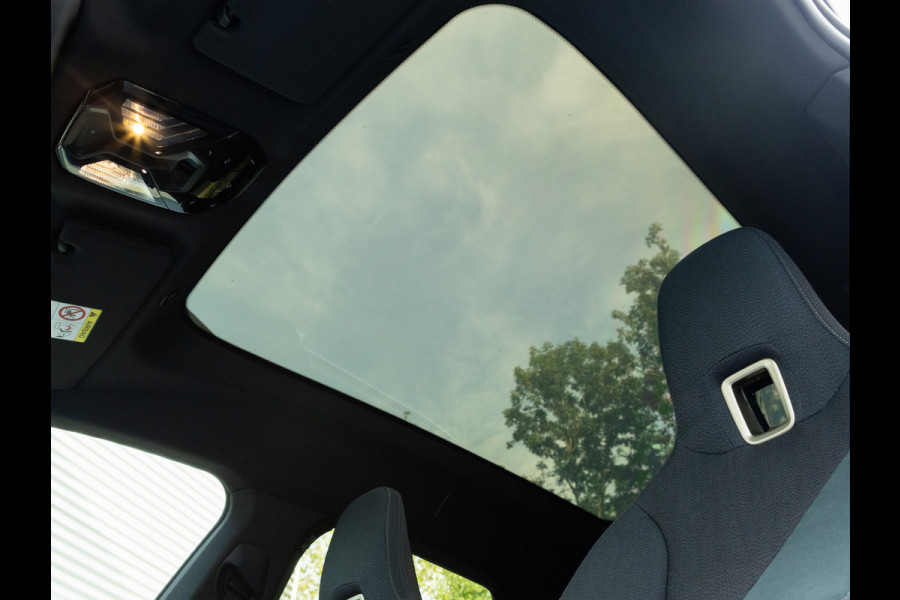 BMW iX xDrive40 - Sportpakket - Pano - Trekhaak - Soft Close - Driving Ass Prof - Lasers