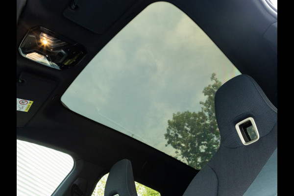BMW iX xDrive40 - Sportpakket - Pano - Trekhaak - Soft Close - Driving Ass Prof - Lasers