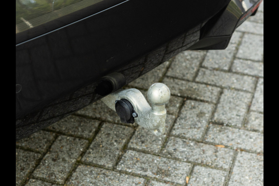 BMW iX xDrive40 - Sportpakket - Pano - Trekhaak - Soft Close - Driving Ass Prof - Lasers