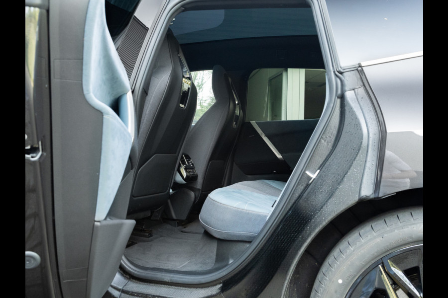 BMW iX xDrive40 - Sportpakket - Pano - Trekhaak - Soft Close - Driving Ass Prof - Lasers