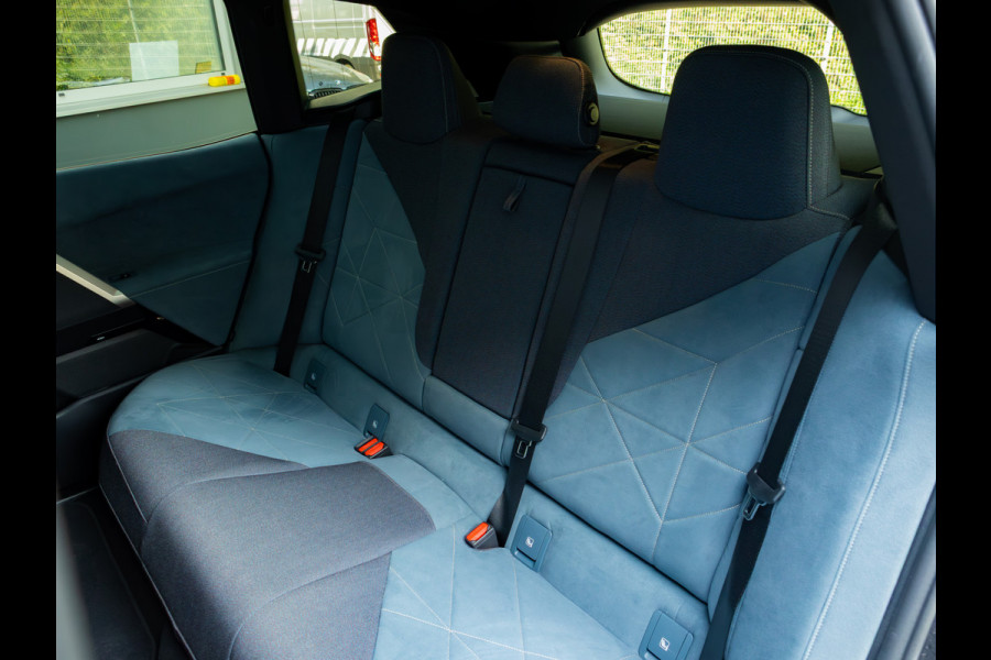 BMW iX xDrive40 - Sportpakket - Pano - Trekhaak - Soft Close - Driving Ass Prof - Lasers