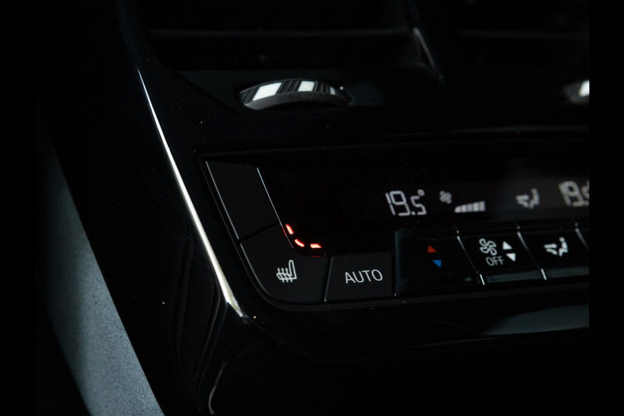 BMW iX xDrive40 - Sportpakket - Pano - Trekhaak - Soft Close - Driving Ass Prof - Lasers