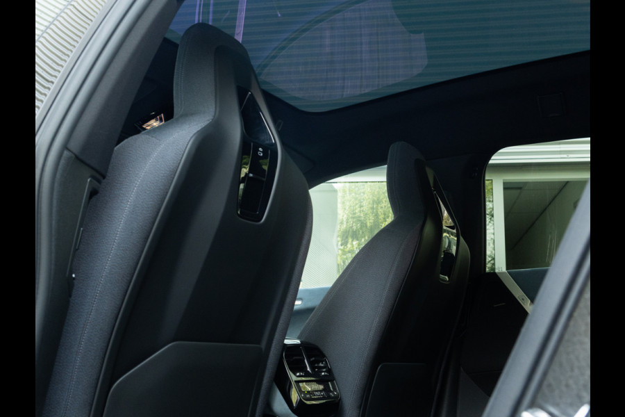 BMW iX xDrive40 - Sportpakket - Pano - Trekhaak - Soft Close - Driving Ass Prof - Lasers