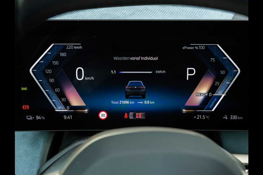BMW iX xDrive40 - Sportpakket - Pano - Trekhaak - Soft Close - Driving Ass Prof - Lasers