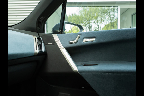 BMW iX xDrive40 - Sportpakket - Pano - Trekhaak - Soft Close - Driving Ass Prof - Lasers