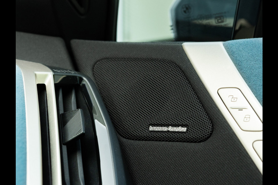 BMW iX xDrive40 - Sportpakket - Pano - Trekhaak - Soft Close - Driving Ass Prof - Lasers