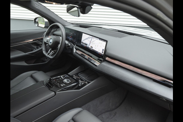 BMW i5 xDrive40 M-Sport - Onderstel Prof - Trekhaak - Bowers & Wilkins - Driving Ass Prof