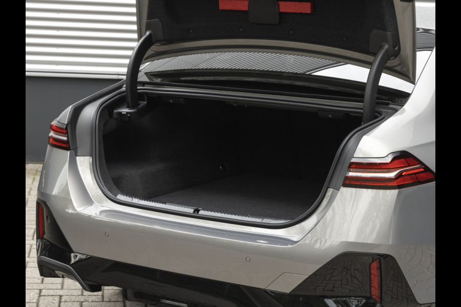 BMW i5 xDrive40 M-Sport - Onderstel Prof - Trekhaak - Bowers & Wilkins - Driving Ass Prof