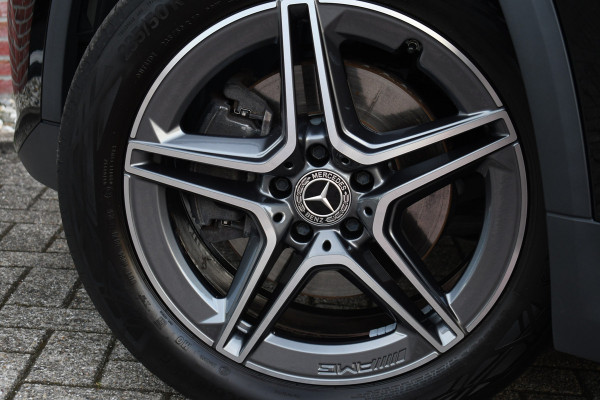 Mercedes-Benz GLA 250 e AMG Pano Night Camera