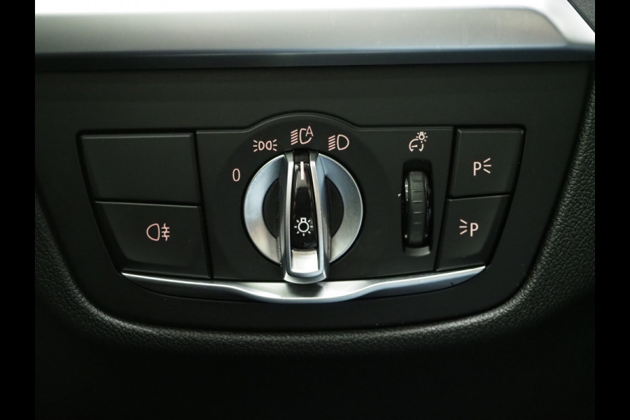 BMW X3 xDrive30e LCI 292PK | Leder | Sportstoelen | 360 | Stoelverwarming | DAB | Carplay
