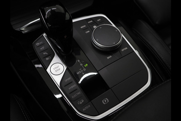 BMW X3 xDrive30e LCI 292PK | Leder | Sportstoelen | 360 | Stoelverwarming | DAB | Carplay